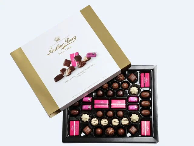 Choklad ANTHON BERG Signatures ask 460g Fynd